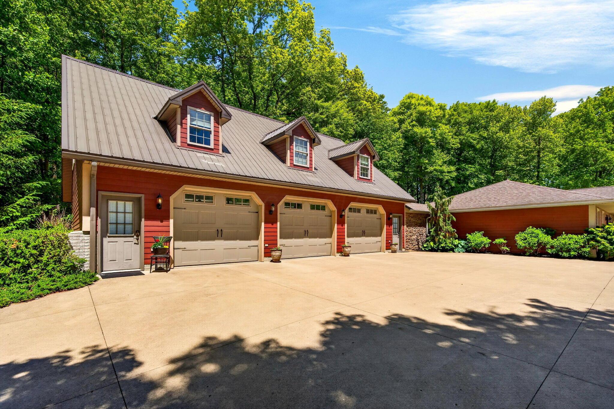 2198 Adelphia State Road Wellston, OH 45692 - Photo 38 of 53 38. Garage and Suite