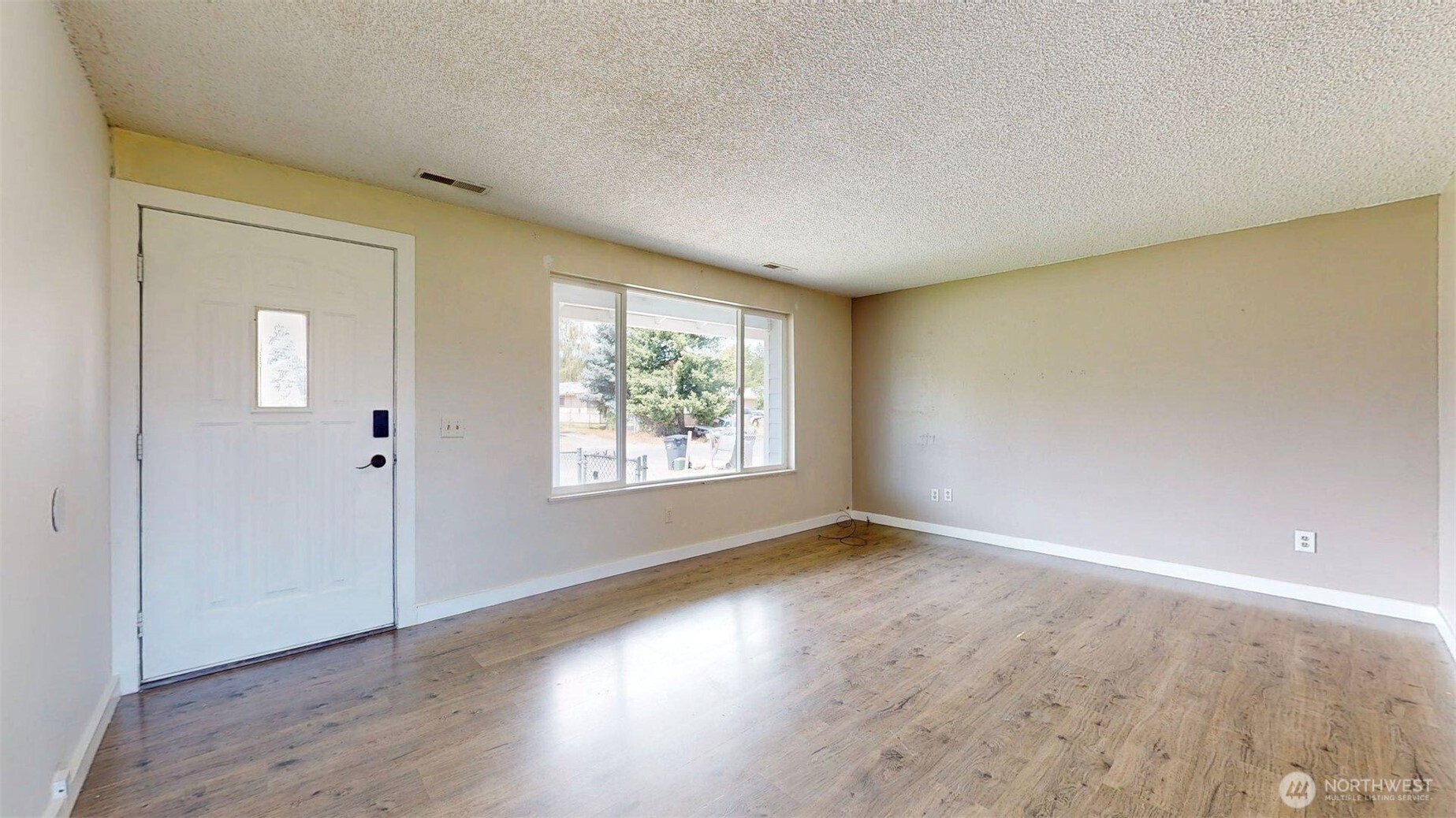 733 Ridge Place Omak, WA 98841 - Photo 2 of 32