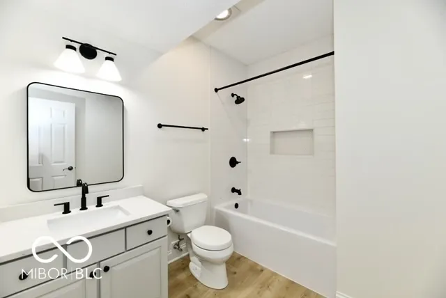 $995,000 | 13617 Creekridge Lane, Fishers, IN 46055