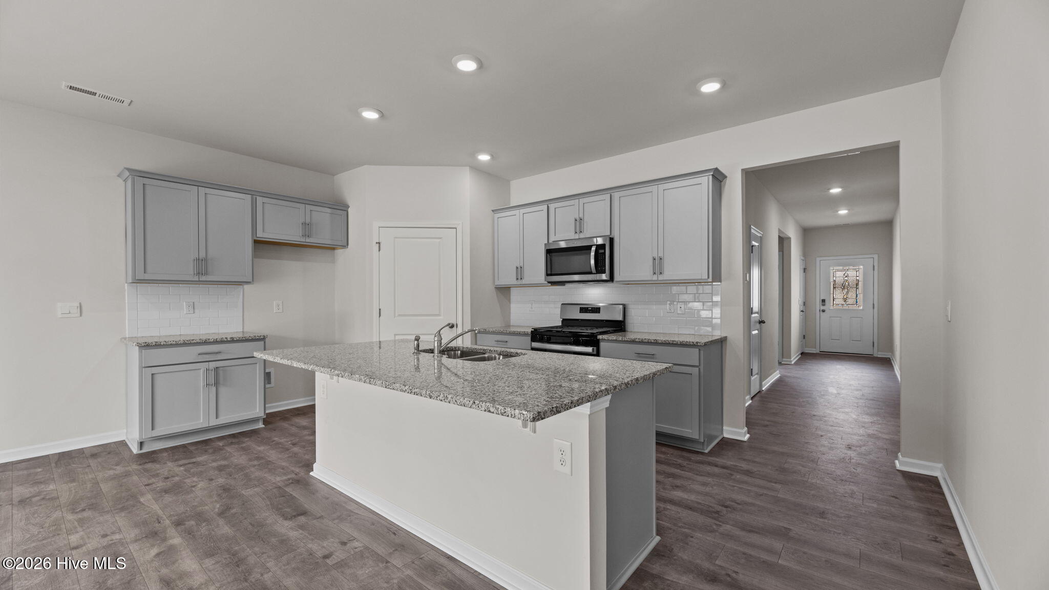 1012 Minnette Circle New Bern, NC 28562 - Photo 5 of 22 73-web-or-mls-DSC_1833