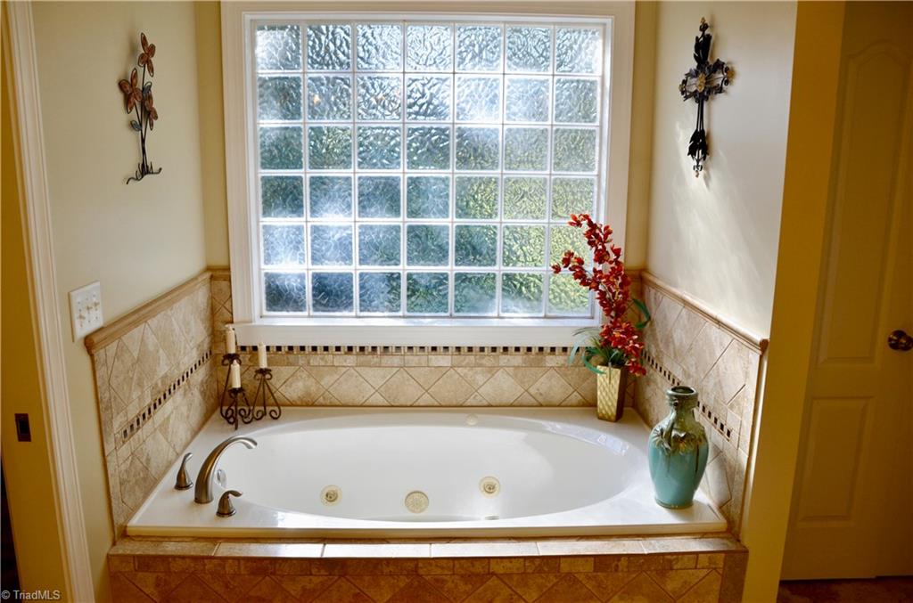 2704 Lunsford Road Summerfield, NC 27358 - Photo 17 of 30 Gallery Image 17