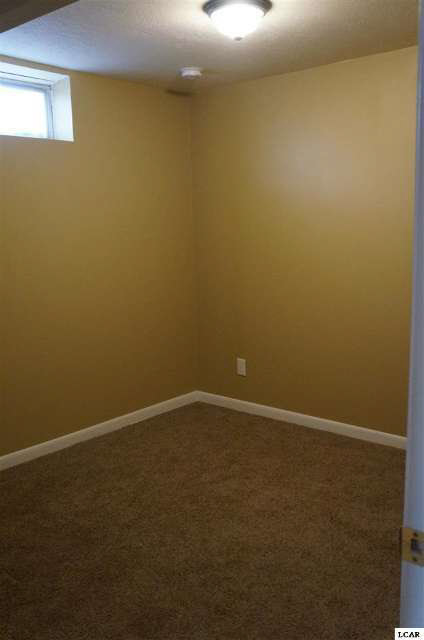 9022 Oakridge Road Temperance, MI 48182 - Photo 10 of 14 20413545-10.JPG