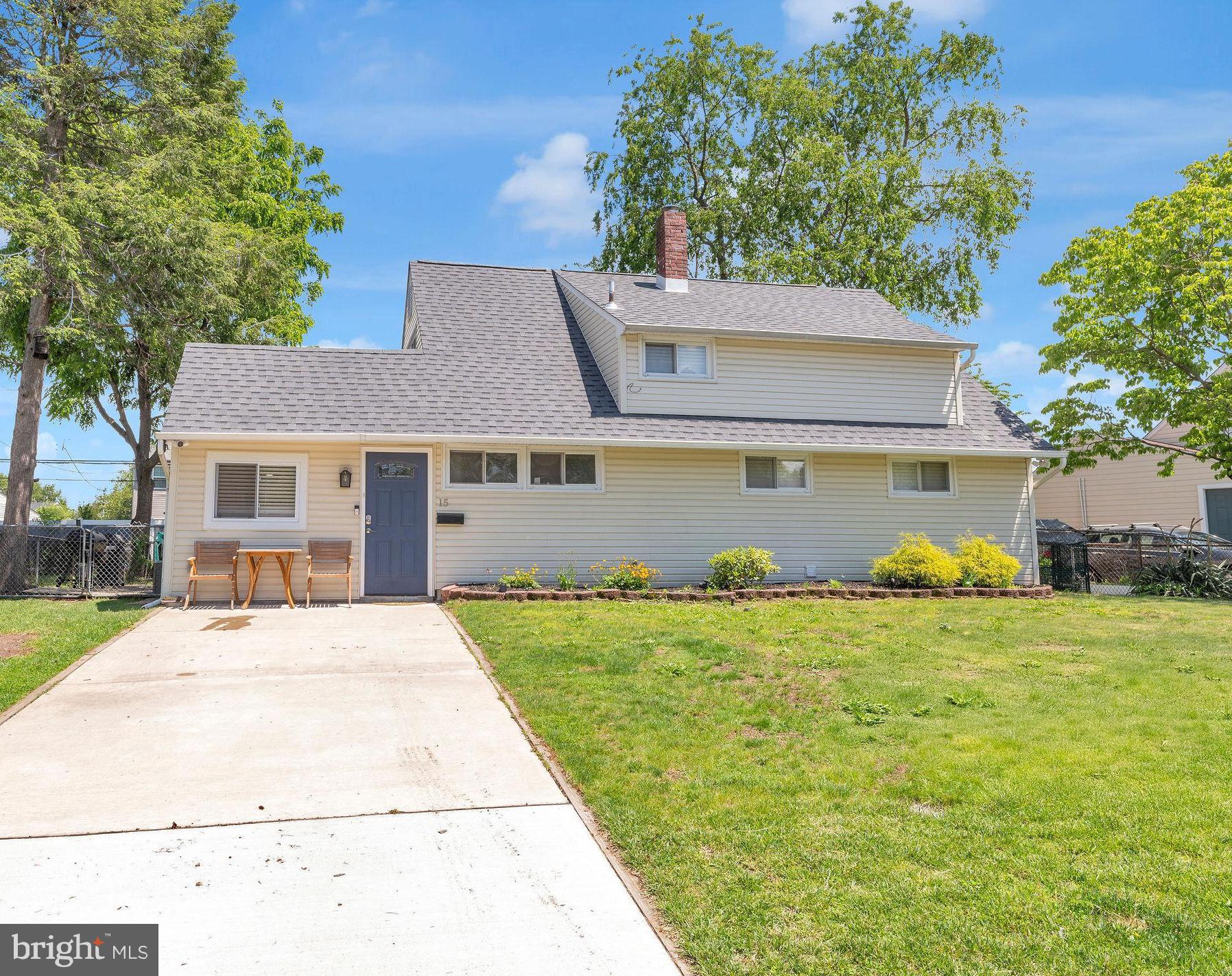 15 Wildflower Road Levittown, PA 19057 - Photo 2 of 25 Gallery Image 2