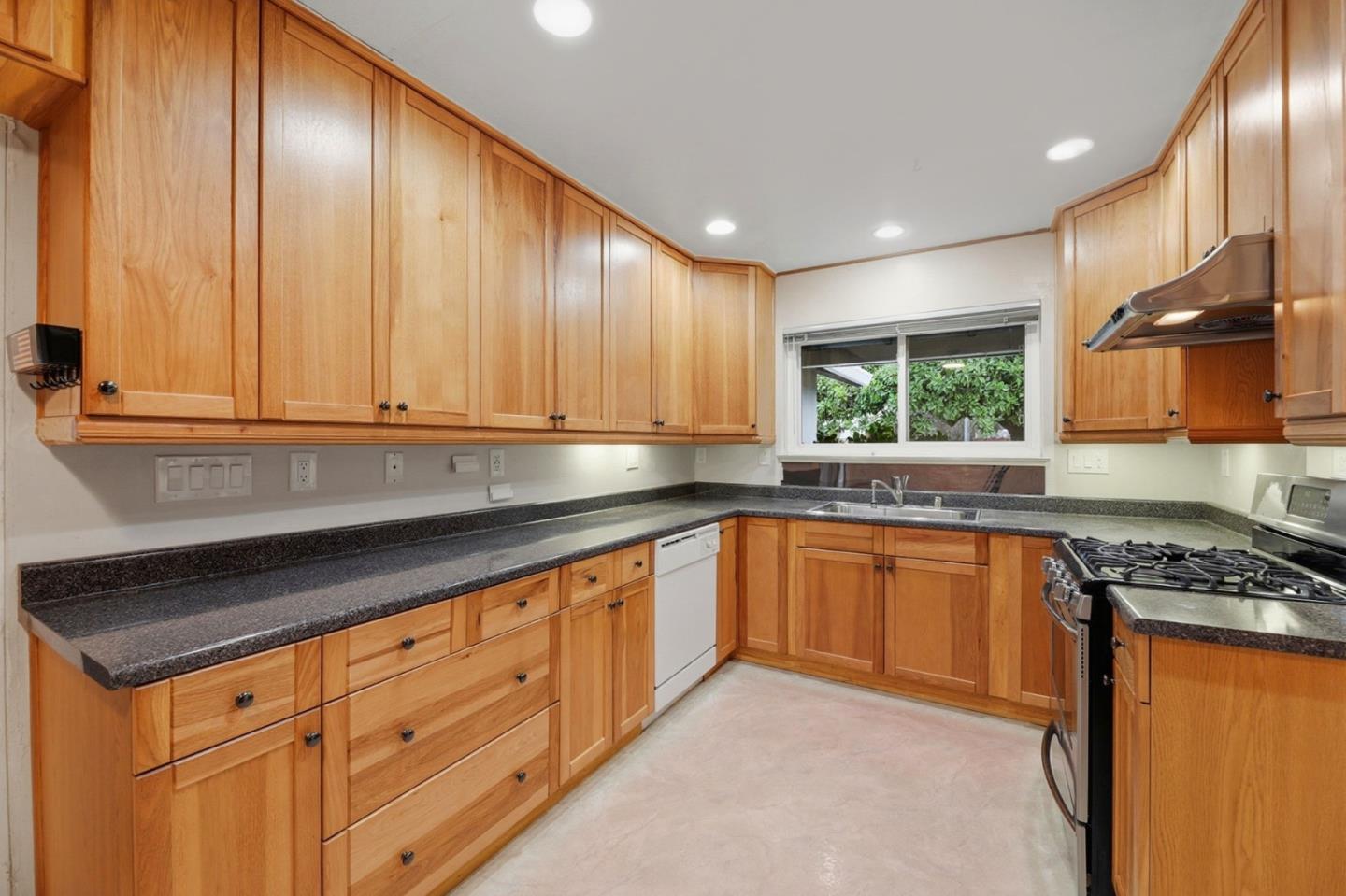 1637 Roger Street Milpitas, CA 95035 - Photo 13 of 41