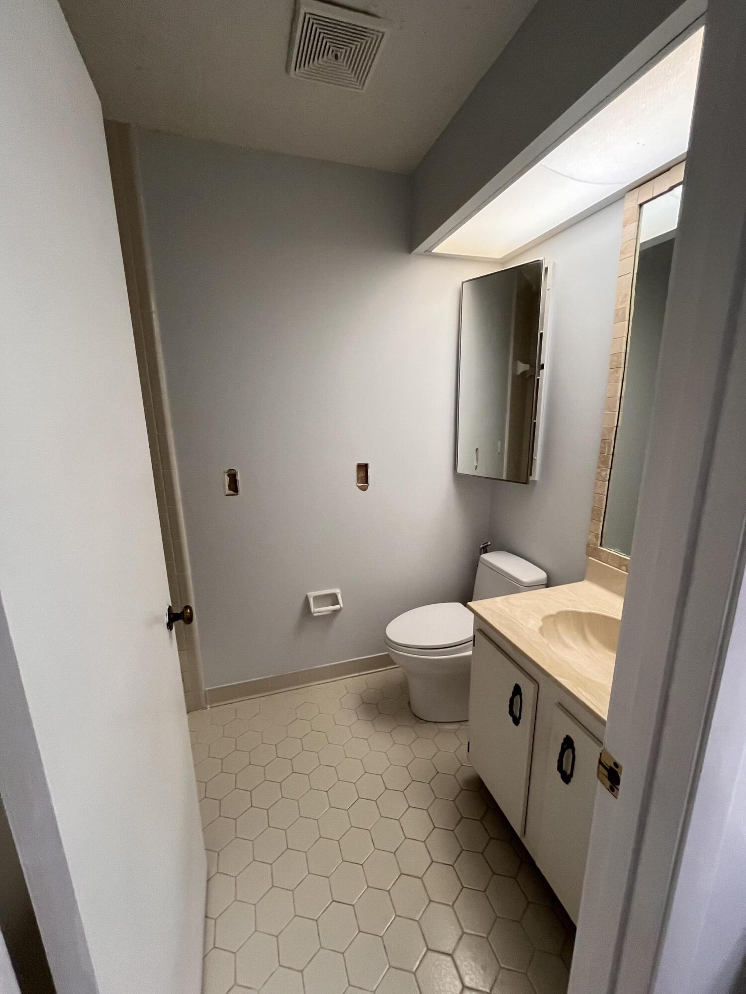 7281 Southeast Concord Place Hobe Sound, FL 33455 - Photo 12 of 21 bathroom 2