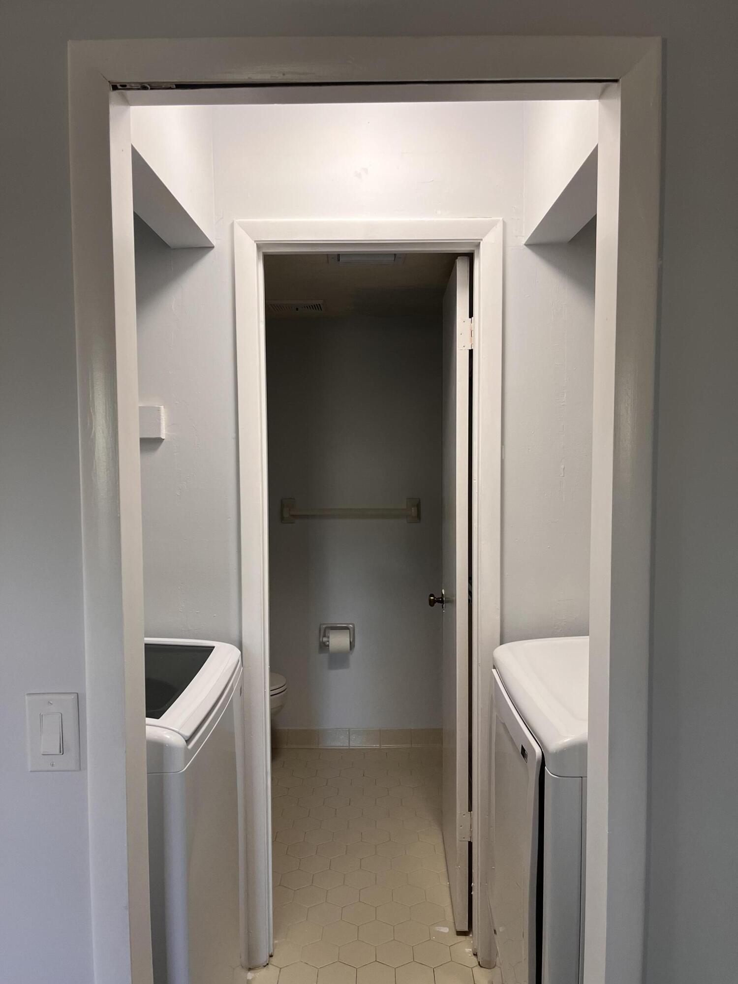 7281 Southeast Concord Place Hobe Sound, FL 33455 - Photo 15 of 21 laundry