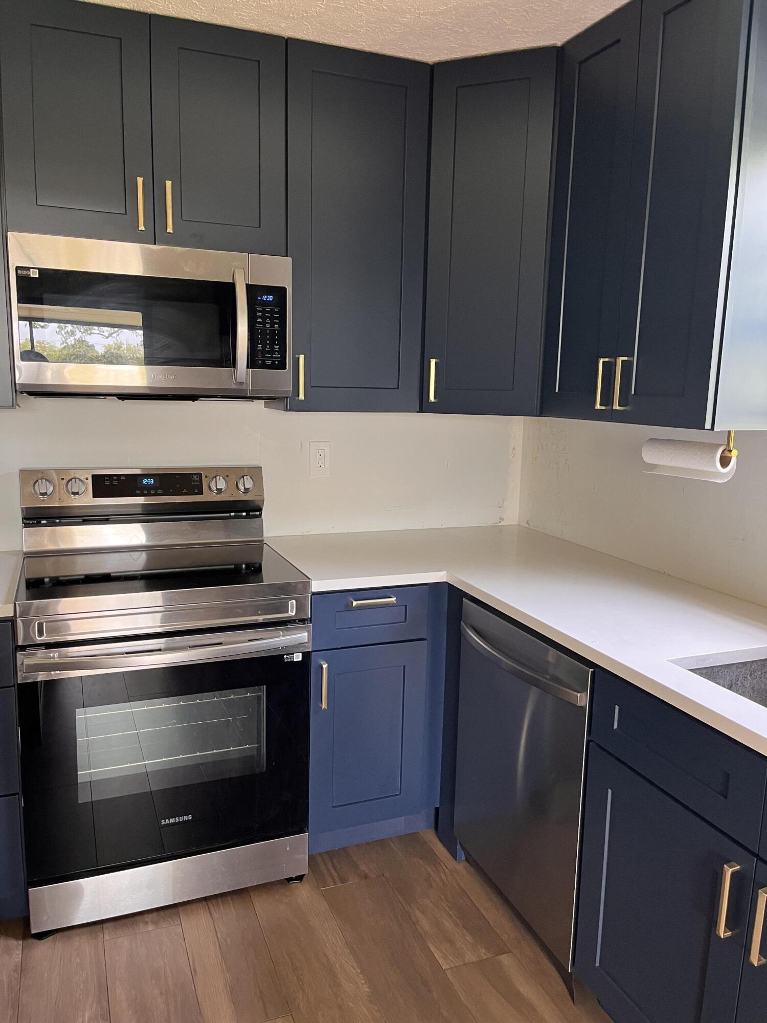 7281 Southeast Concord Place Hobe Sound, FL 33455 - Photo 21 of 21 kitchen