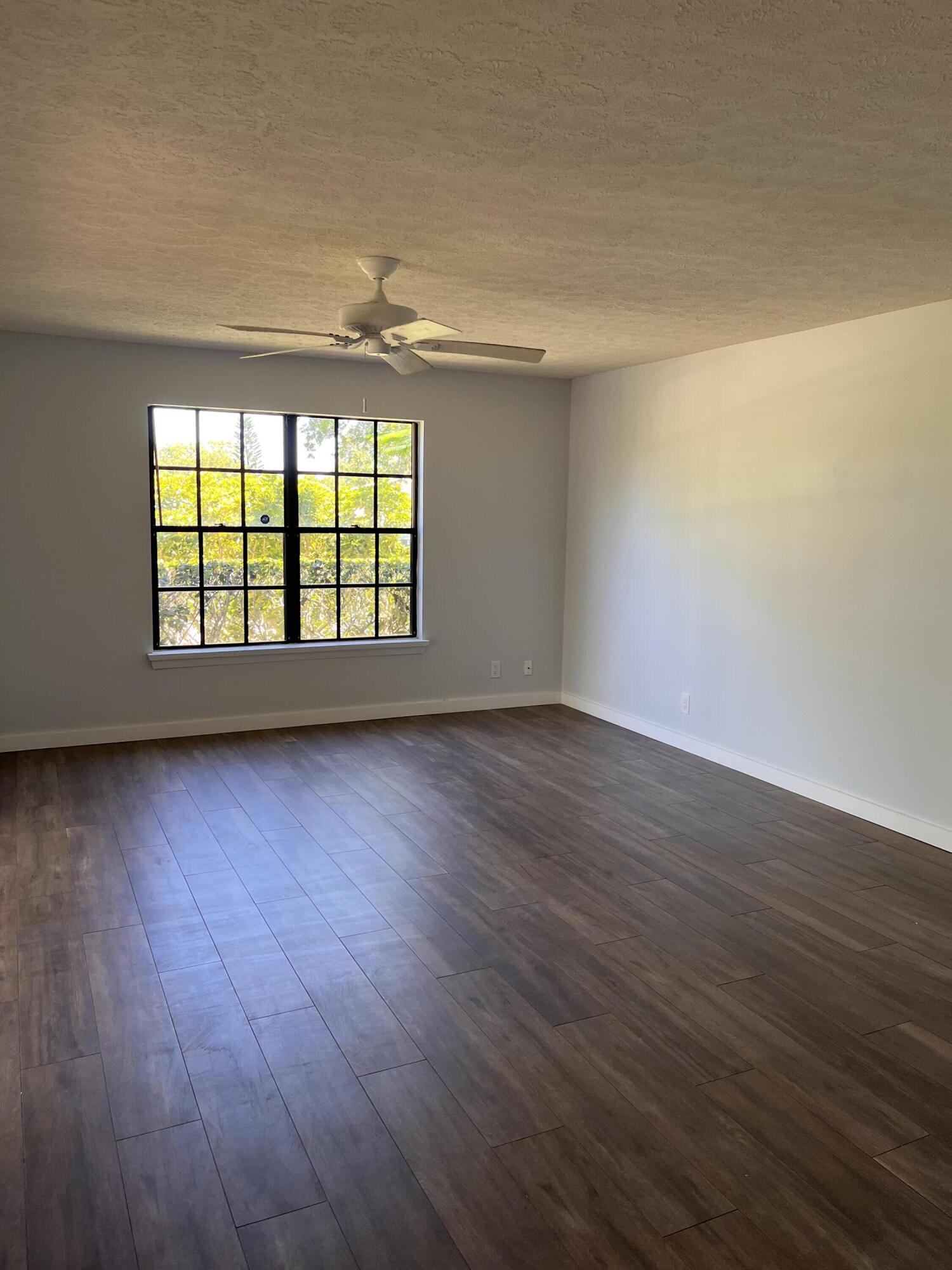 7281 Southeast Concord Place Hobe Sound, FL 33455 - Photo 4 of 21 living room