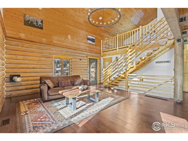 a view of entryway livingroom and hall