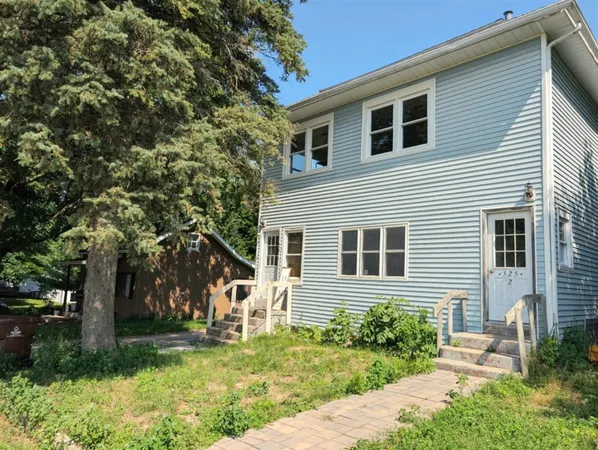 $184,900 | 525 East Pine Street, Edmore, MI 48829