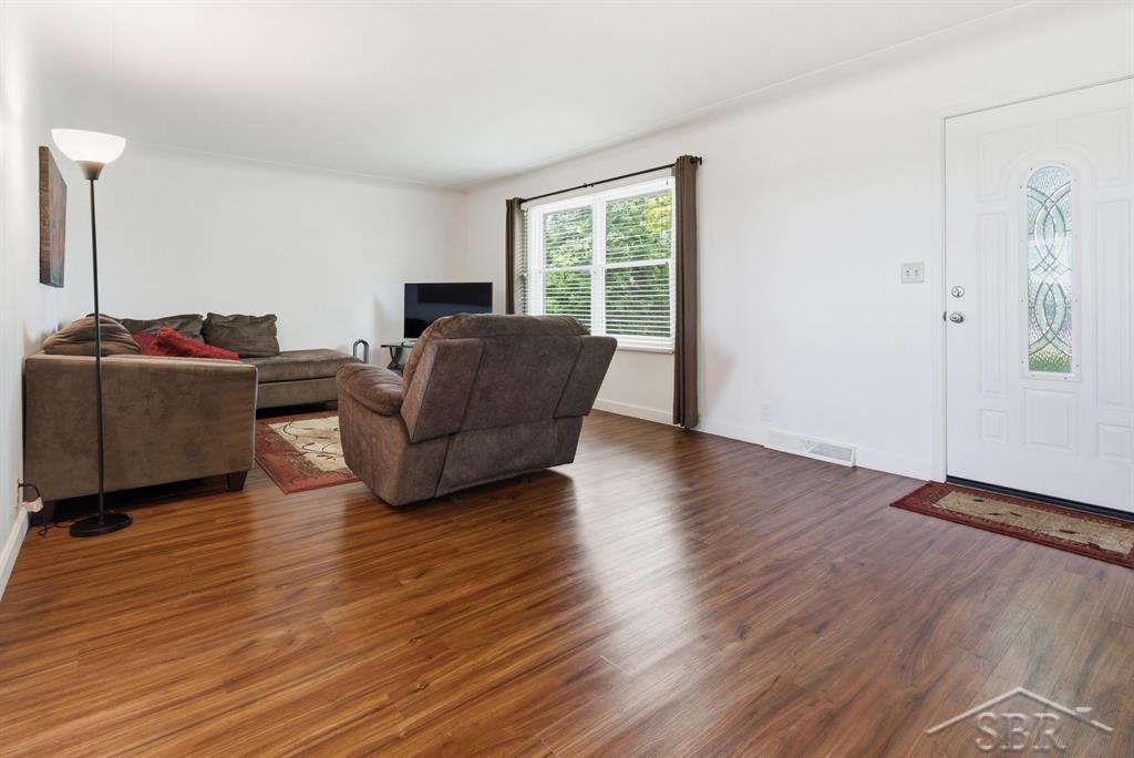 1804 Midland Road Bay City, MI 48706 - Photo 3 of 26
