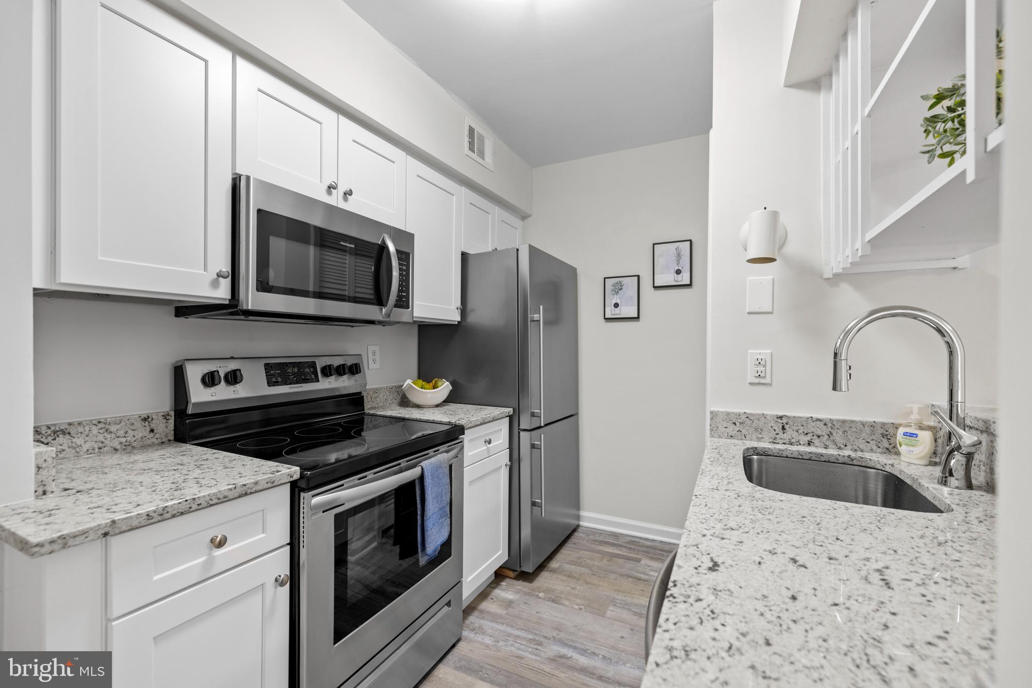 5821 E Royal Ridge Drive, Unit E Springfield, VA 22152 - Photo 14 of 35