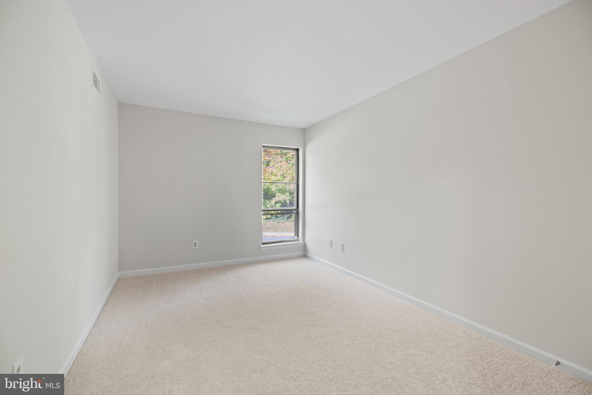 5821 E Royal Ridge Drive, Unit E Springfield, VA 22152 - Photo 17 of 35