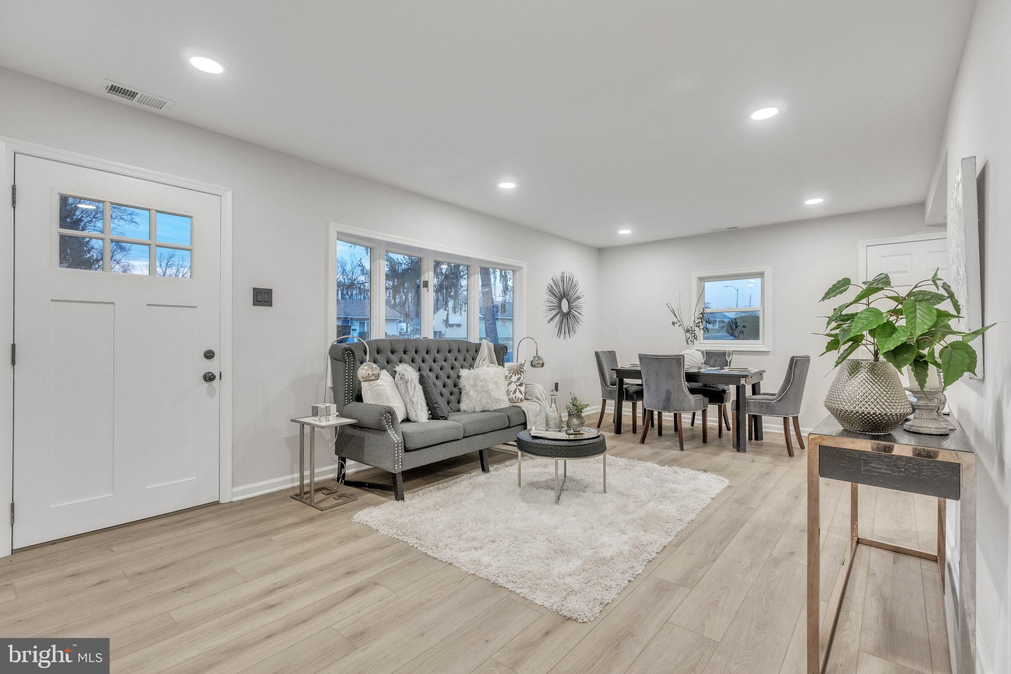 346 Andover Road Fairless Hills, PA 19030 - Photo 5 of 29 Main living/ dining space
