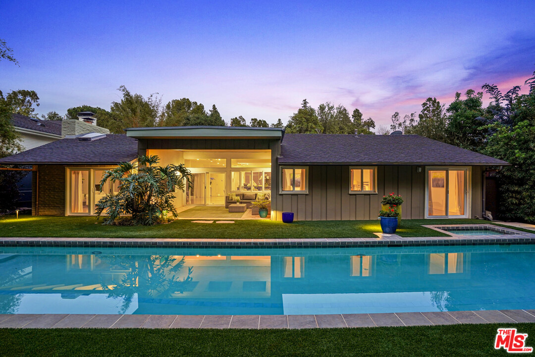 815 Leonard Road Los Angeles, CA 90049 - Photo 2 of 38