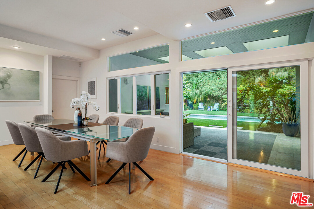 815 Leonard Road Los Angeles, CA 90049 - Photo 12 of 38