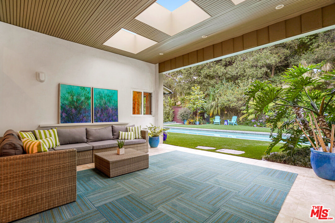 815 Leonard Road Los Angeles, CA 90049 - Photo 13 of 38