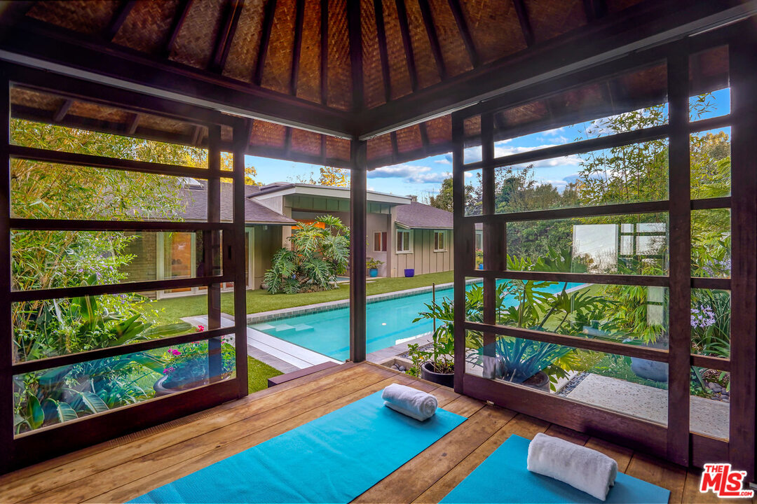 815 Leonard Road Los Angeles, CA 90049 - Photo 18 of 38