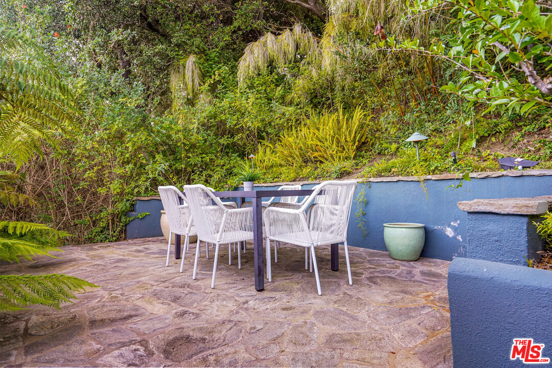 815 Leonard Road Los Angeles, CA 90049 - Photo 20 of 38