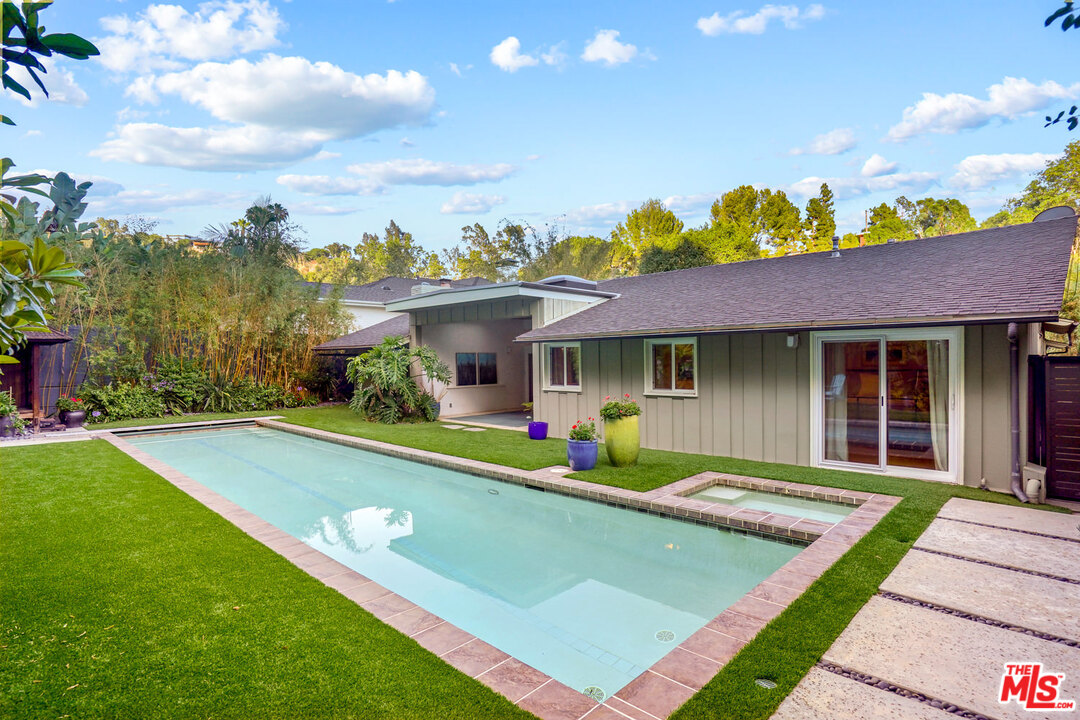 815 Leonard Road Los Angeles, CA 90049 - Photo 21 of 38