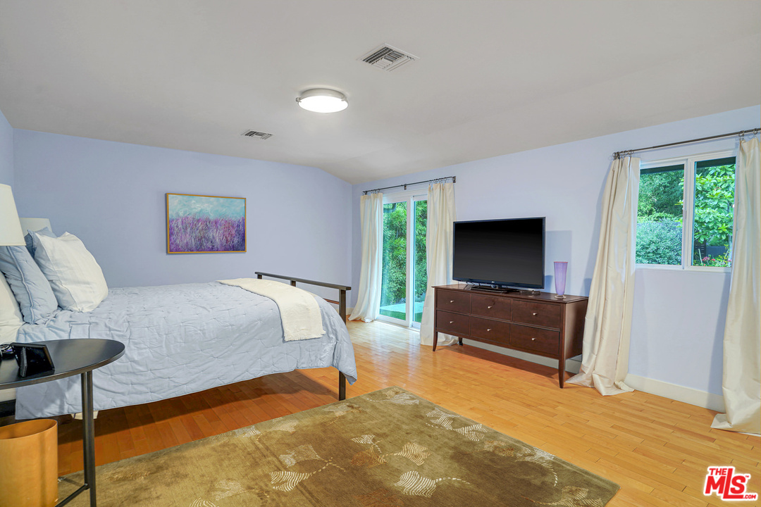 815 Leonard Road Los Angeles, CA 90049 - Photo 22 of 38