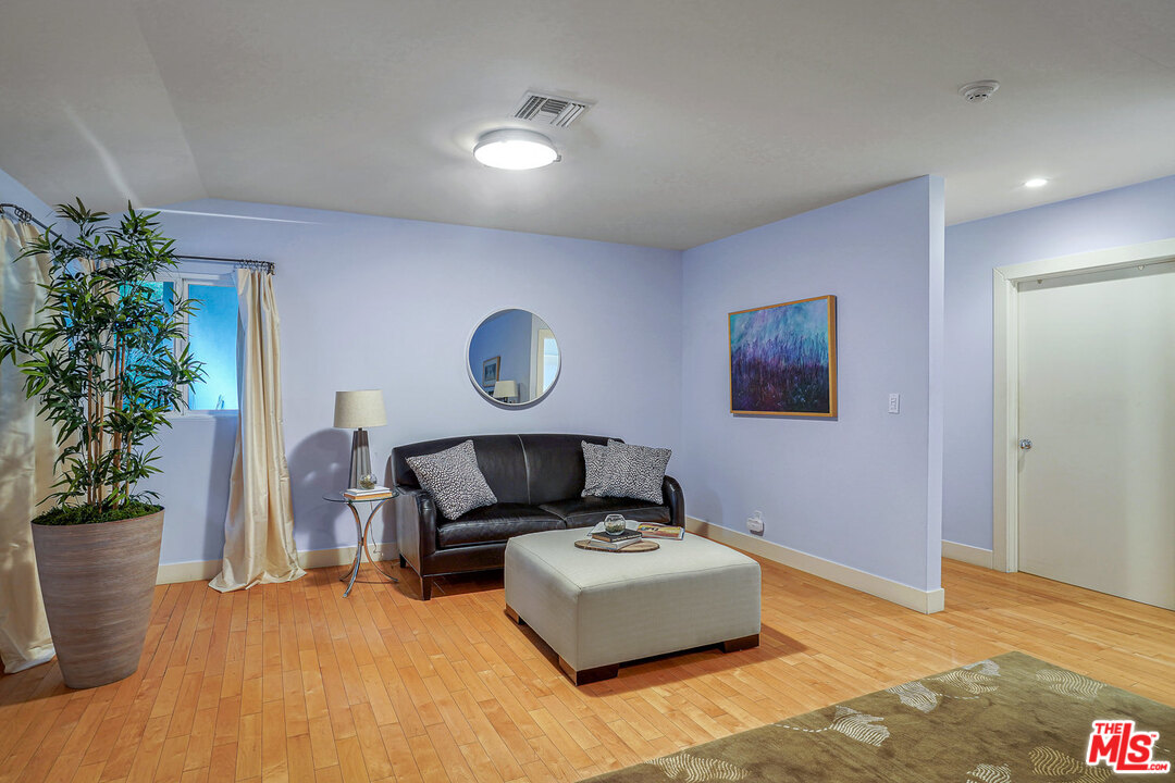 815 Leonard Road Los Angeles, CA 90049 - Photo 23 of 38