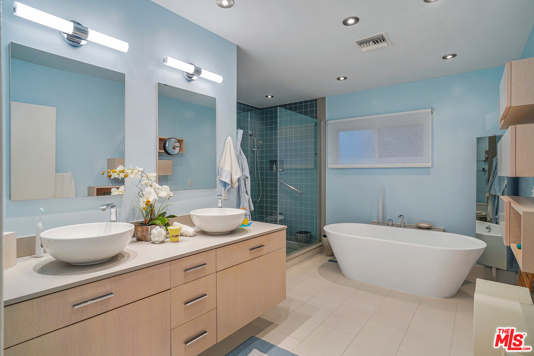 815 Leonard Road Los Angeles, CA 90049 - Photo 24 of 38