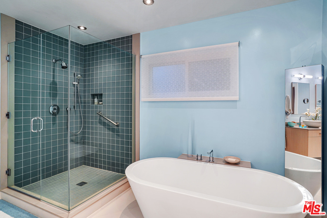 815 Leonard Road Los Angeles, CA 90049 - Photo 25 of 38