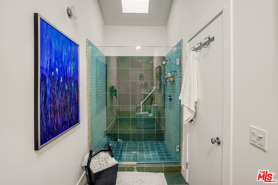 815 Leonard Road Los Angeles, CA 90049 - Photo 27 of 38