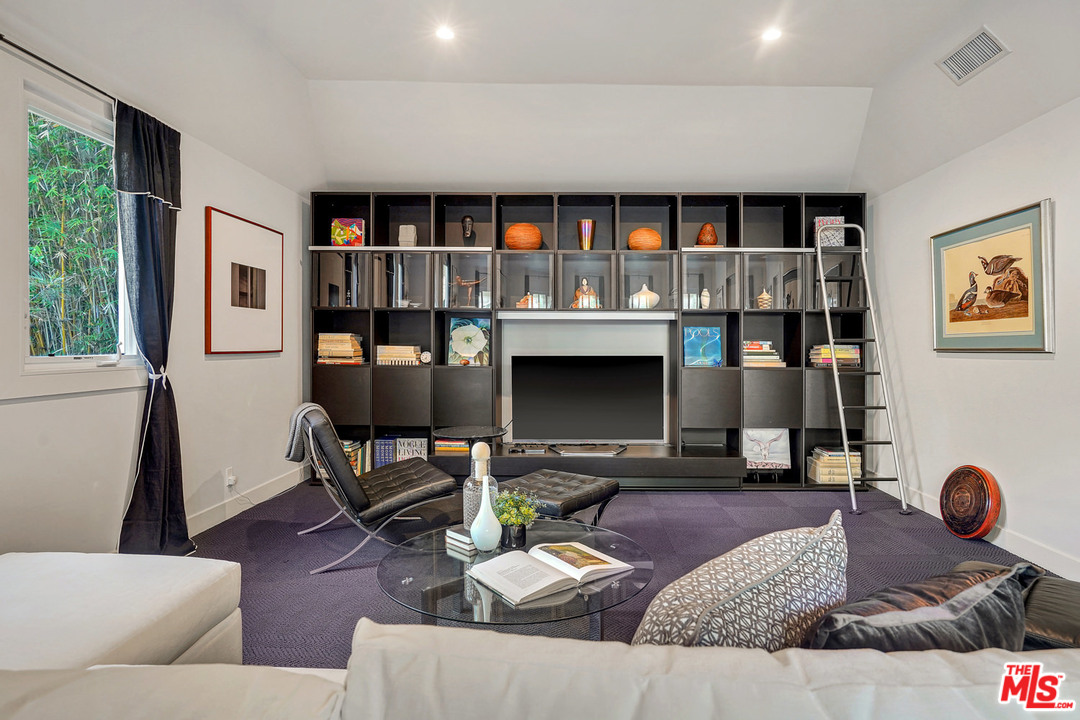 815 Leonard Road Los Angeles, CA 90049 - Photo 28 of 38