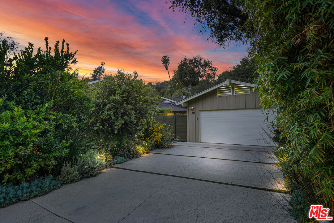 815 Leonard Road Los Angeles, CA 90049 - Photo 35 of 38