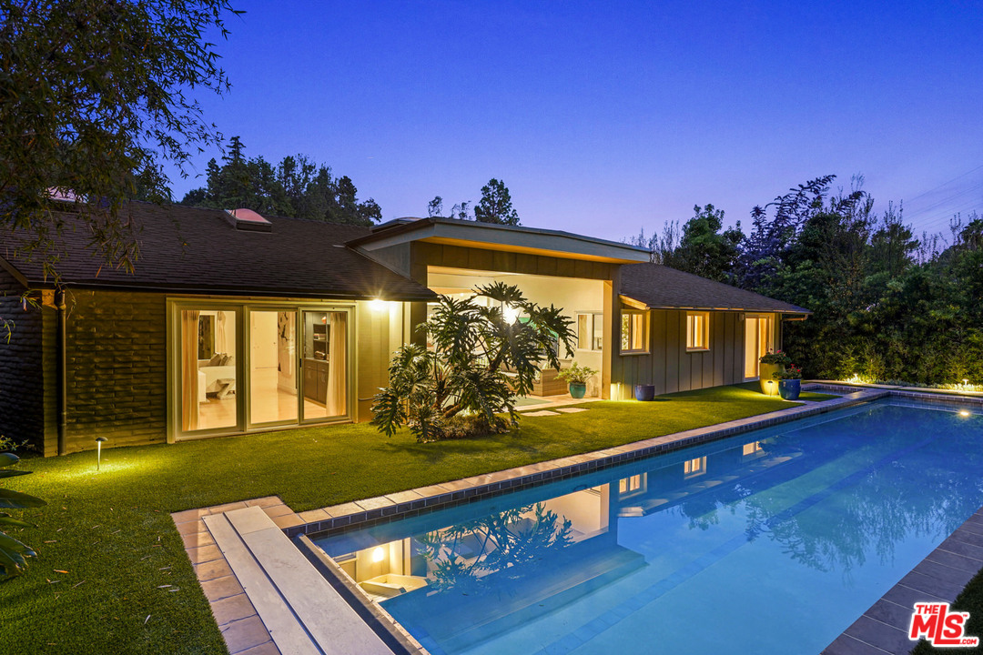 815 Leonard Road Los Angeles, CA 90049 - Photo 36 of 38