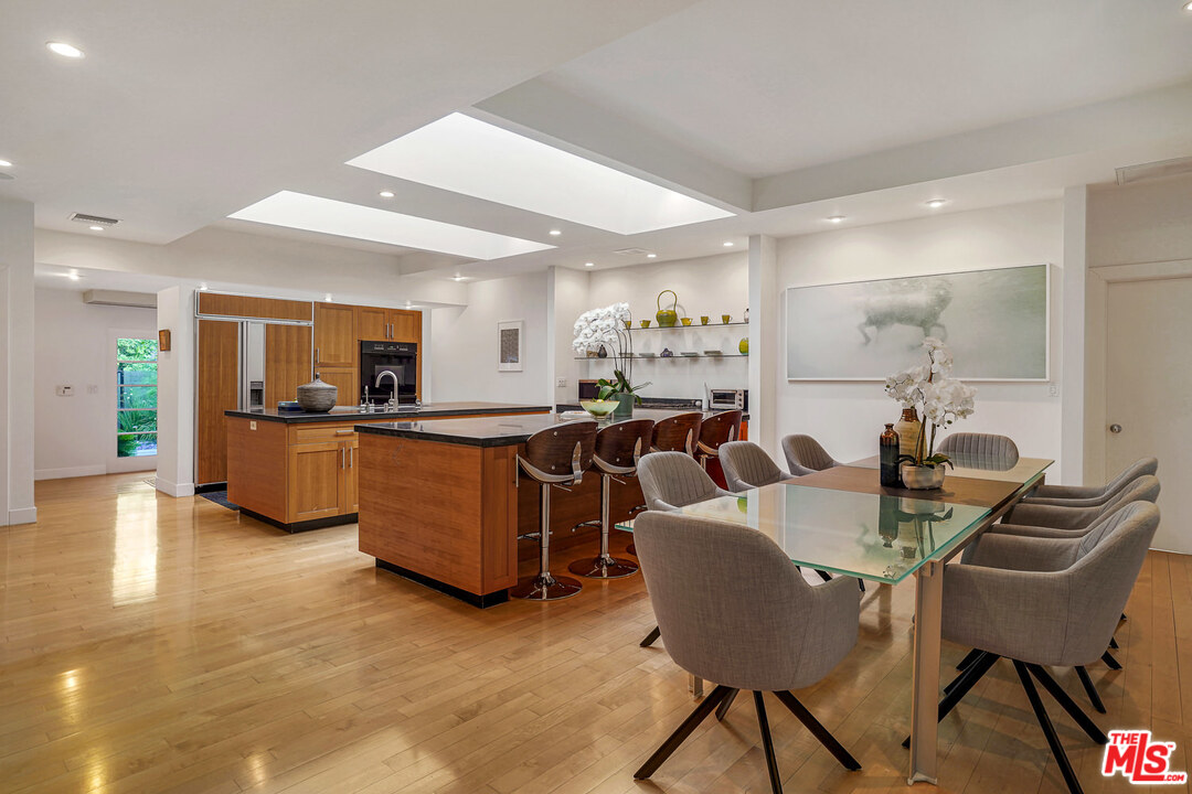 815 Leonard Road Los Angeles, CA 90049 - Photo 9 of 38