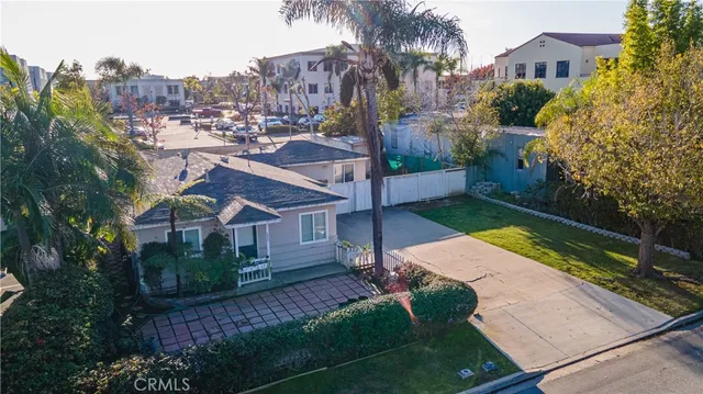 a view of a garden with pathway