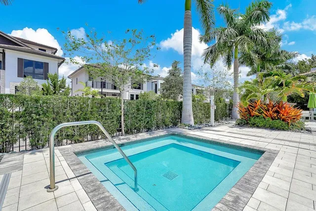 $2,500 | 8301 Northwest 41st Street, Unit B303, Doral, FL 33178