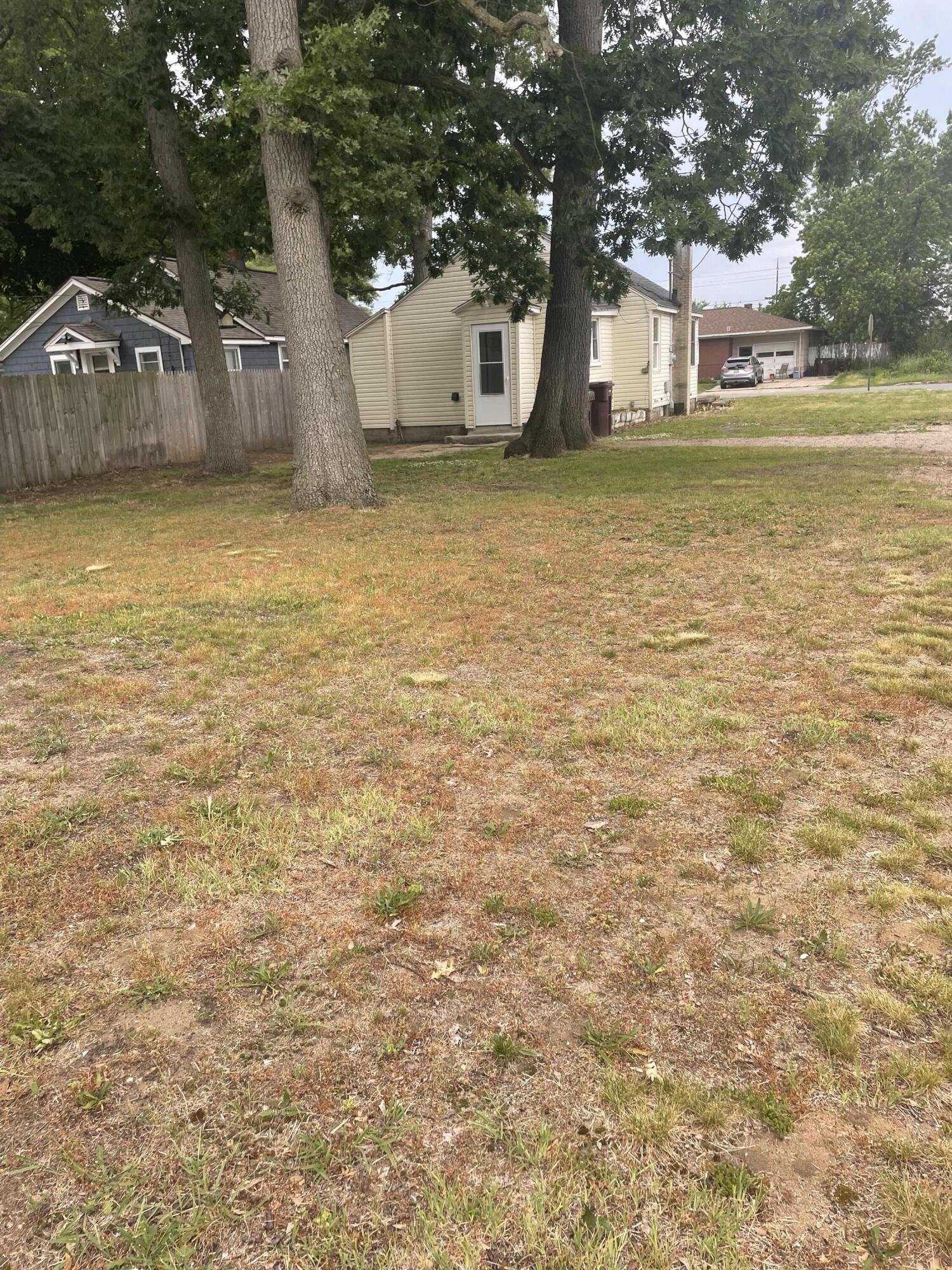 1111 Quarterline Road Muskegon, MI 49442 - Photo 2 of 24 IMG_6082