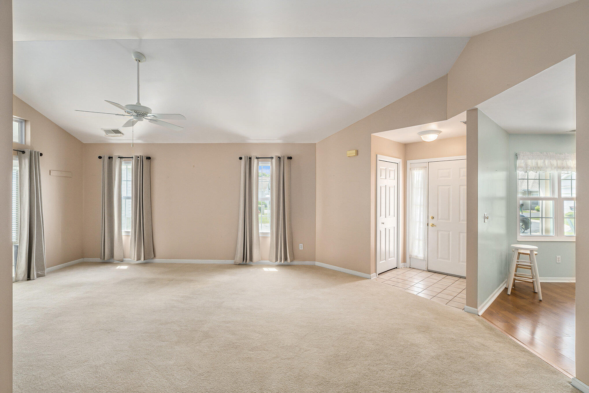 8335 Pointe Drive Crown Point, IN 46307 - Photo 4 of 19 2038x1359