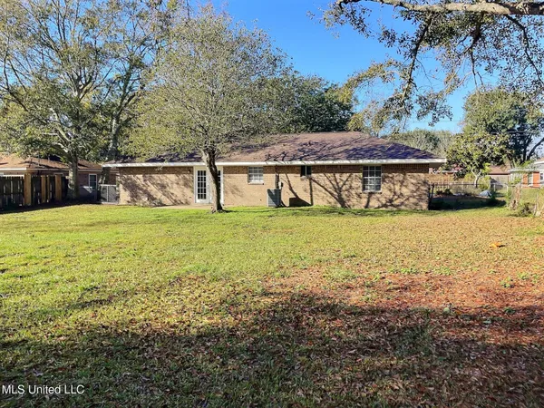 $1,700 | 221 Eastland Boulevard, Ocean Springs, MS 39564