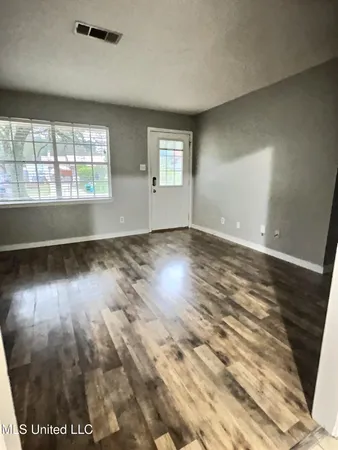 $1,700 | 221 Eastland Boulevard, Ocean Springs, MS 39564