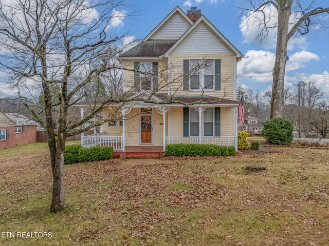 $325,000 | 320 South Douglas Avenue, Rockwood, TN 37854