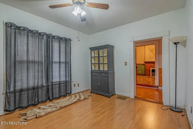 $325,000 | 320 South Douglas Avenue, Rockwood, TN 37854