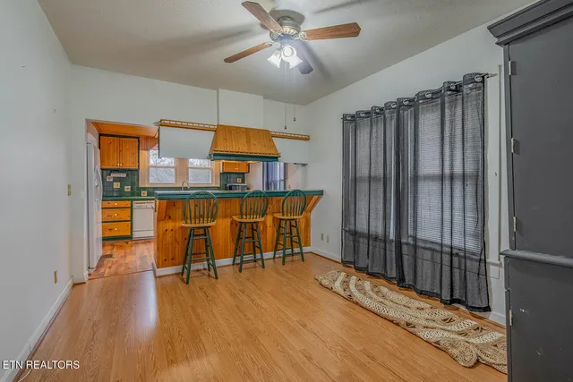 $325,000 | 320 South Douglas Avenue, Rockwood, TN 37854