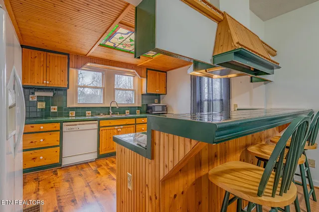 $325,000 | 320 South Douglas Avenue, Rockwood, TN 37854