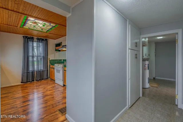 $325,000 | 320 South Douglas Avenue, Rockwood, TN 37854