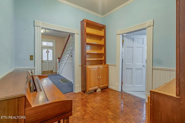 $325,000 | 320 South Douglas Avenue, Rockwood, TN 37854