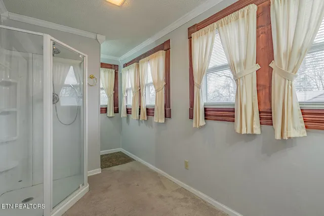 $325,000 | 320 South Douglas Avenue, Rockwood, TN 37854