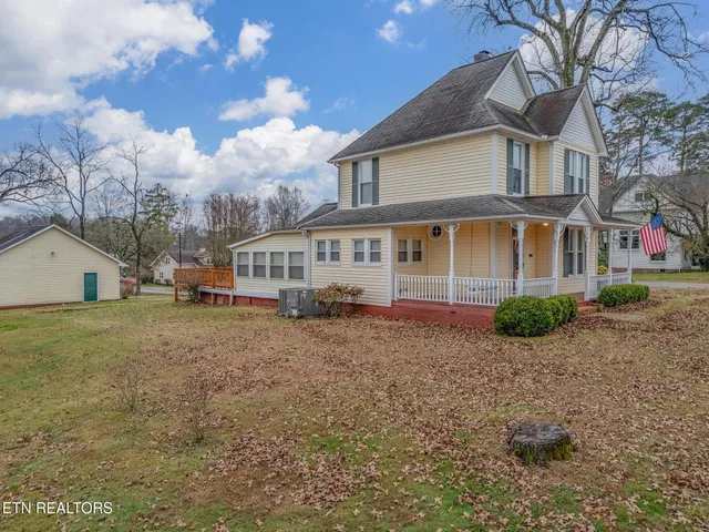 $325,000 | 320 South Douglas Avenue, Rockwood, TN 37854
