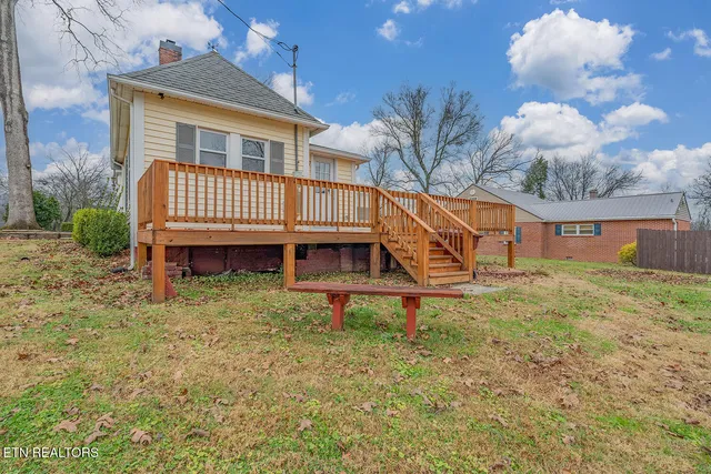 $325,000 | 320 South Douglas Avenue, Rockwood, TN 37854