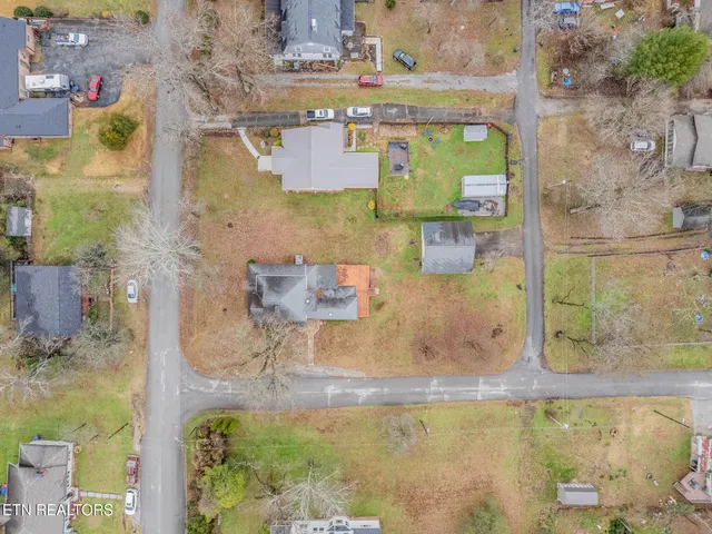 $325,000 | 320 South Douglas Avenue, Rockwood, TN 37854