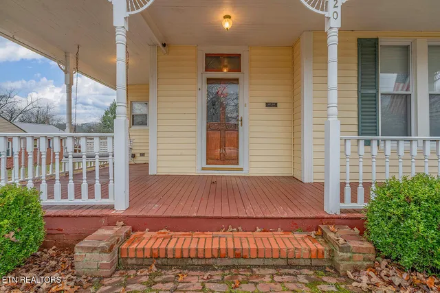 $325,000 | 320 South Douglas Avenue, Rockwood, TN 37854